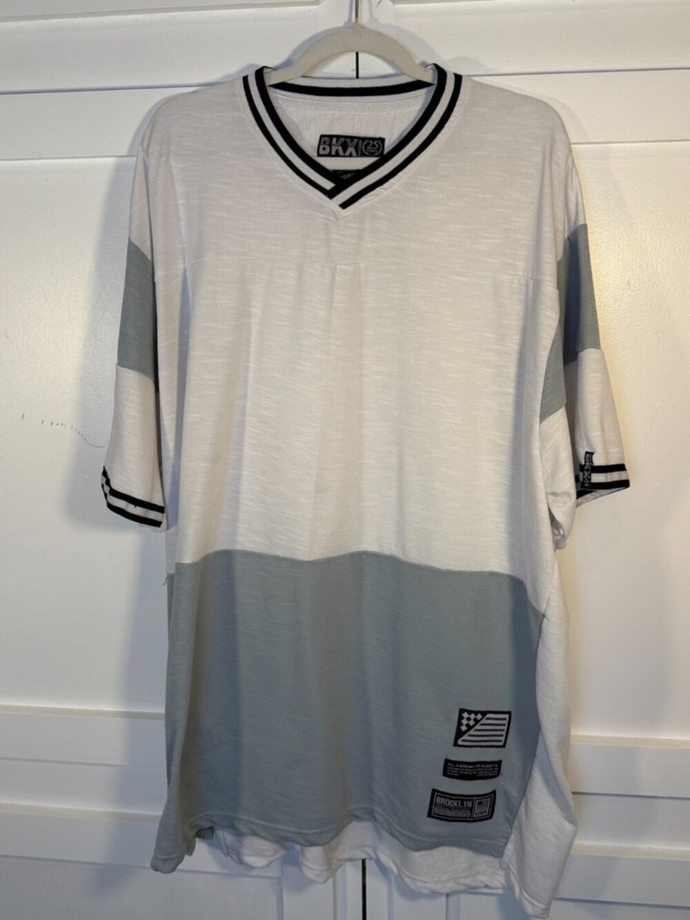 BKNY White Gray V-Neck T-Shirt 4XL White/Gray